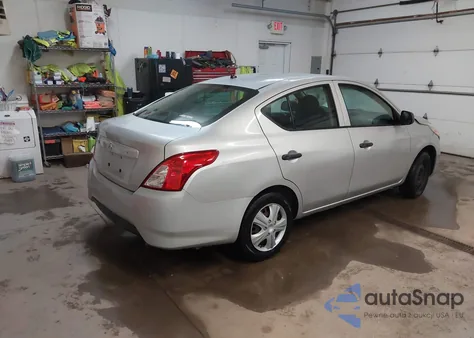 2015 Nissan Versa 1.6 S z USA, uszkodzony, nr VIN 3N1CN7AP2FL933870